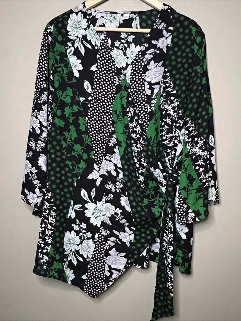 Cato Floral Faux Wrap Top Size 22/24W Green Black 3/4 Sleeve Polka Dots Casual